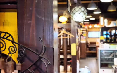 どこか懐かしくて暖かい空間で美味しい料理を頼んでみませんか?